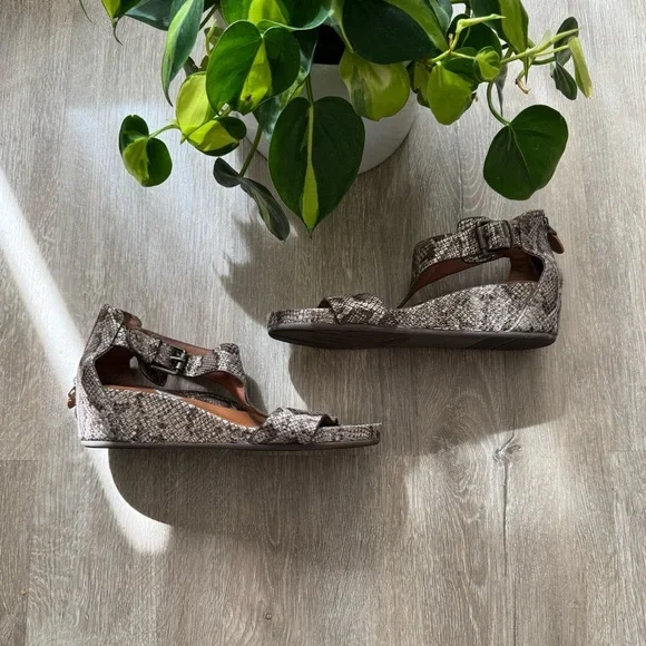 Gentle Souls Women Wedge Heel Open Toe Sandals Gisele - Picture 4 of 8